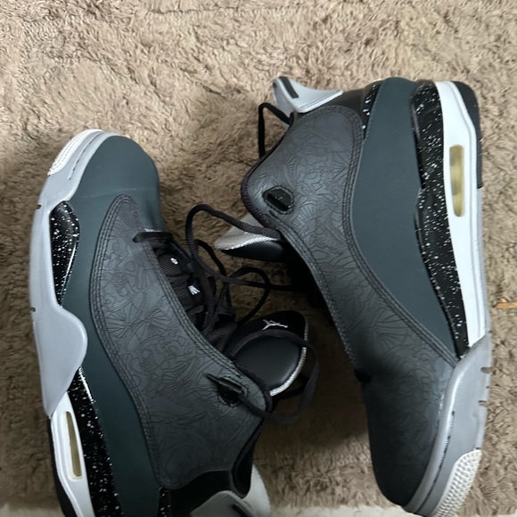 I have a clean pair of air Jordan size 9 - Picture 7 of 7